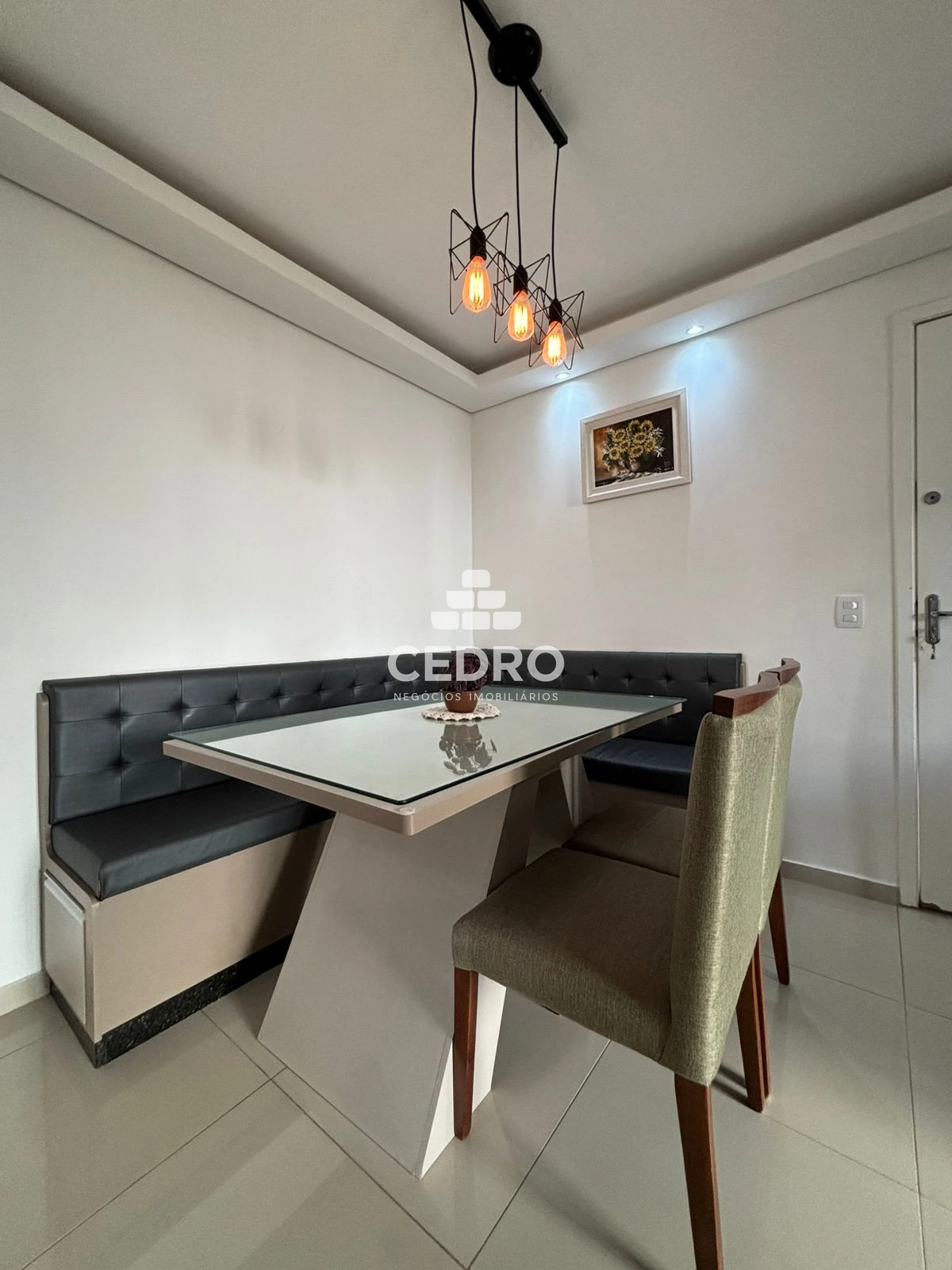 Apartamento Semimobiliado Com 2 Quartos Em órfãs