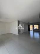 <strong>Sobrado com 3 quartos, sendo 2 suítes, no Jardim Carvalho</strong>