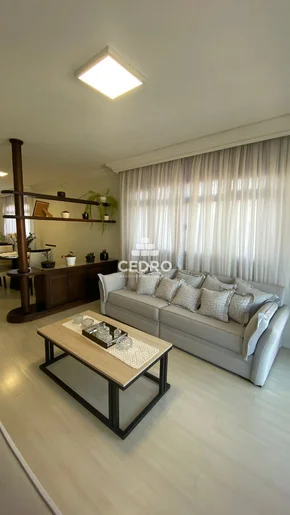 Apartamento Com 3 Quartos, Sendo 1 Suíte, No Centro