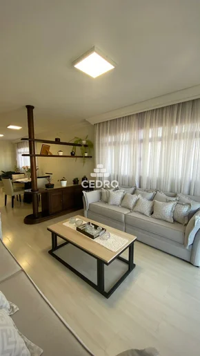 Apartamento Com 3 Quartos, Sendo 1 Suíte, No Centro