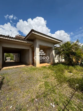 <strong>Sobrado com 5 quartos, sendo 1 suíte, em Uvaranas</strong>