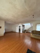 <strong>Sobrado com 5 quartos, sendo 1 suíte, em Uvaranas</strong>