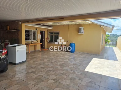 Casa Com 4 Quartos, Sendo 1 Suíte, No Contorno