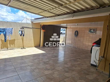 Casa Com 4 Quartos, Sendo 1 Suíte, No Contorno