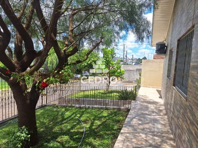 Casa Com 4 Quartos, Sendo 1 Suíte, No Contorno