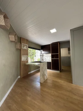 Casa Com 3 Quartos, Sendo 1 Suíte, No Contorno