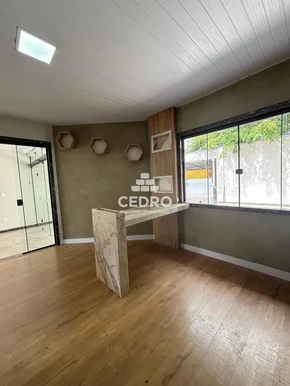 Casa Com 3 Quartos, Sendo 1 Suíte, No Contorno