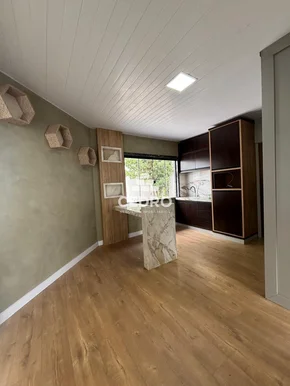 Casa Com 3 Quartos, Sendo 1 Suíte, No Contorno