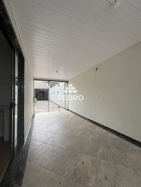 <strong>Casa com 3 quartos, sendo 1 suíte, no Contorno</strong>