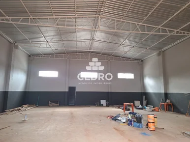 Barracão De 244m² Em Uvaranas