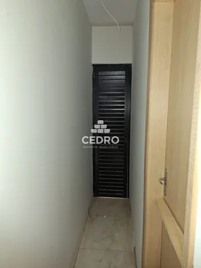 Barracão De 244m² Em Uvaranas