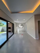 <strong>Sobrado com 4 quartos, sendo 3 suítes, em Uvaranas</strong>