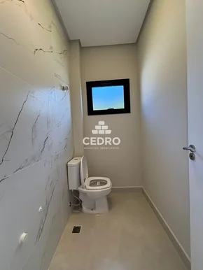 Sobrado Com 4 Quartos, Sendo 3 Suítes, Em Uvaranas