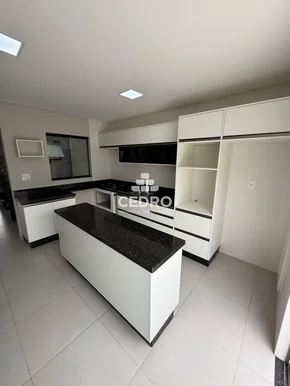 Sobrado Com 3 Quartos, Sendo 1 Suíte, No Boa Vista