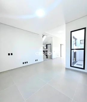 Sobrado Com 4 Quartos, Sendo 4 Suítes, Em Uvaranas