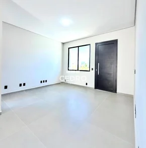 Sobrado Com 4 Quartos, Sendo 4 Suítes, Em Uvaranas