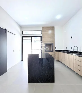 Sobrado Com 4 Quartos, Sendo 4 Suítes, Em Uvaranas