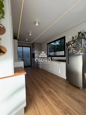Casa Com 3 Quartos, Sendo 1 Suíte, No Contorno