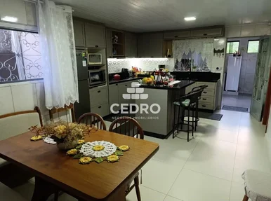 Casa Com 3 Quartos Em Uvaranas