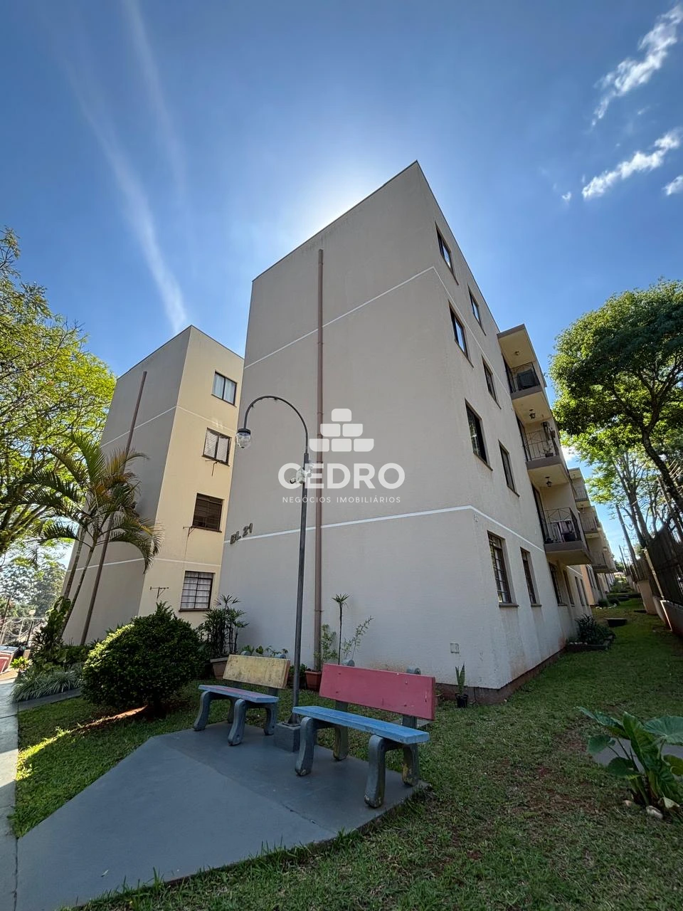 Apartamento Semimobiliado Com 3 Quartos Na Colônia Dona Luiza