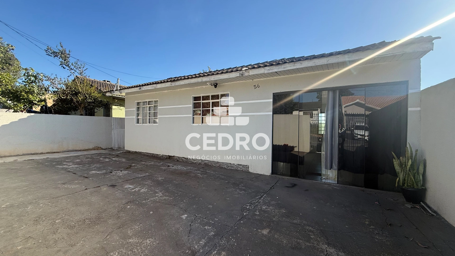 Casa Com 2 Quartos No Contorno