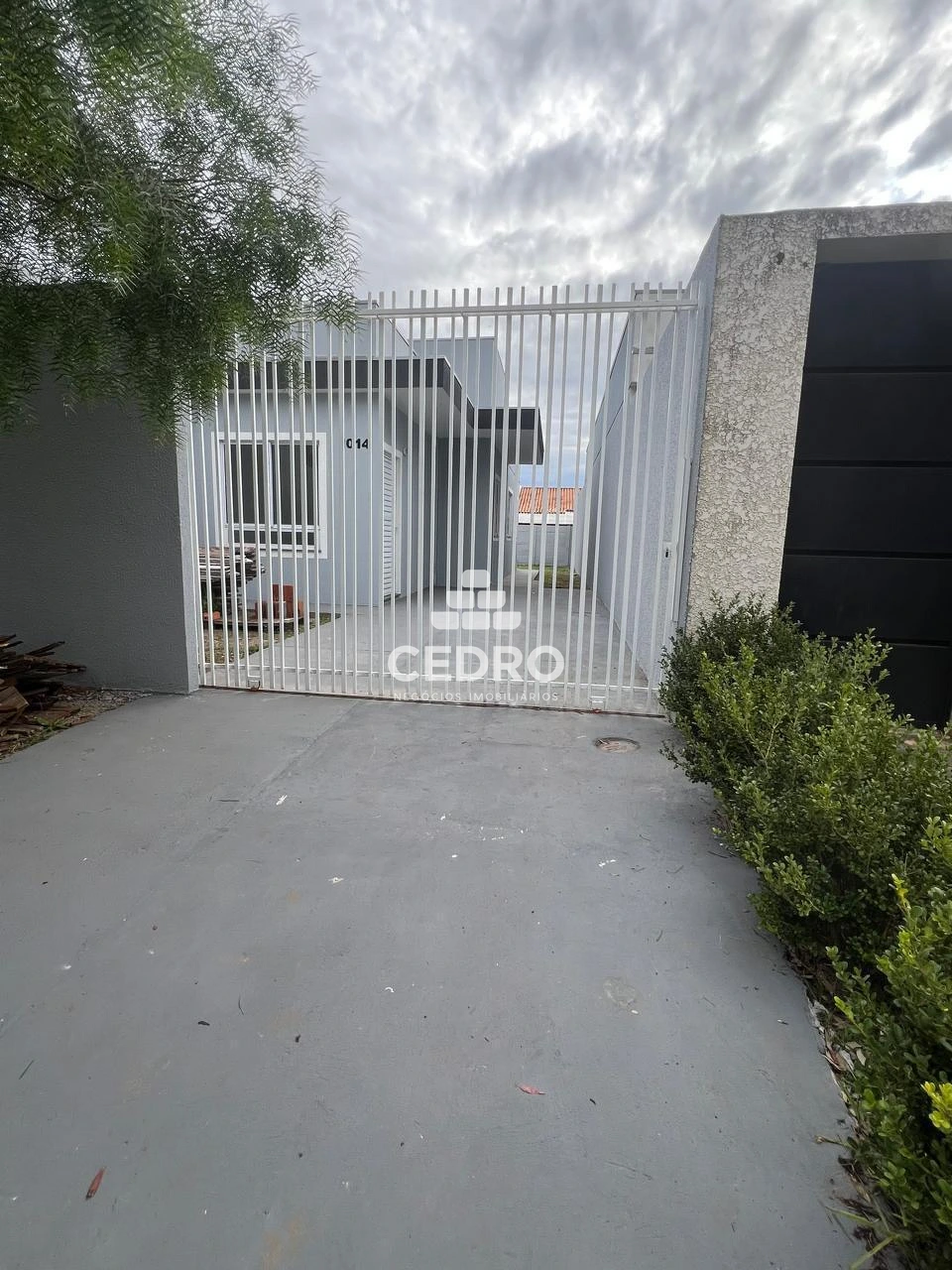 Casa Com 2 Quartos No Contorno