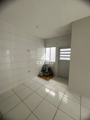 Casa Com 2 Quartos No Contorno