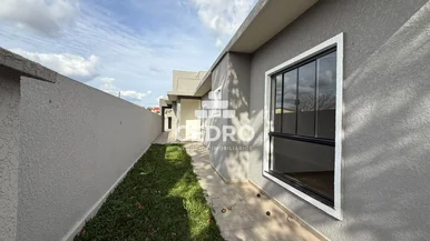 Casa Com 3 Quartos, Sendo 1 Suíte, Em órfãs