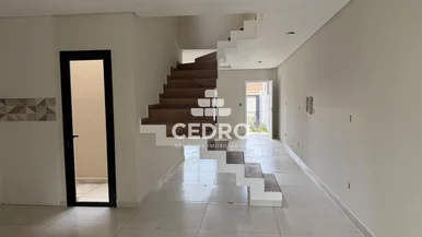 Sobrado Com 3 Quartos, Sendo 1 Suíte, Em órfãs