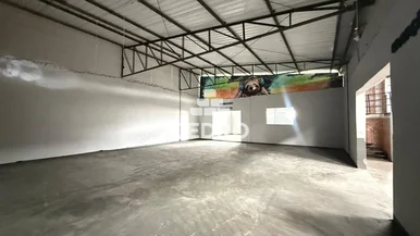 Barracão De 310m² Na Nova Russia