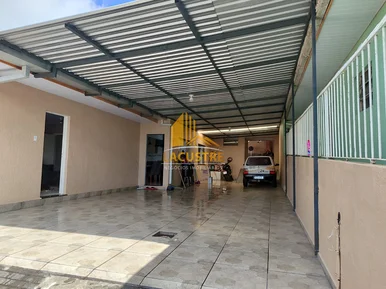<strong>Casa com suíte e piscina no centro, Castro PR.</strong>