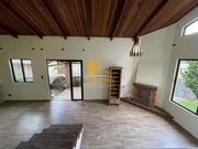 <strong>Casa com 03 quartos, Centro, Castro PR.</strong>