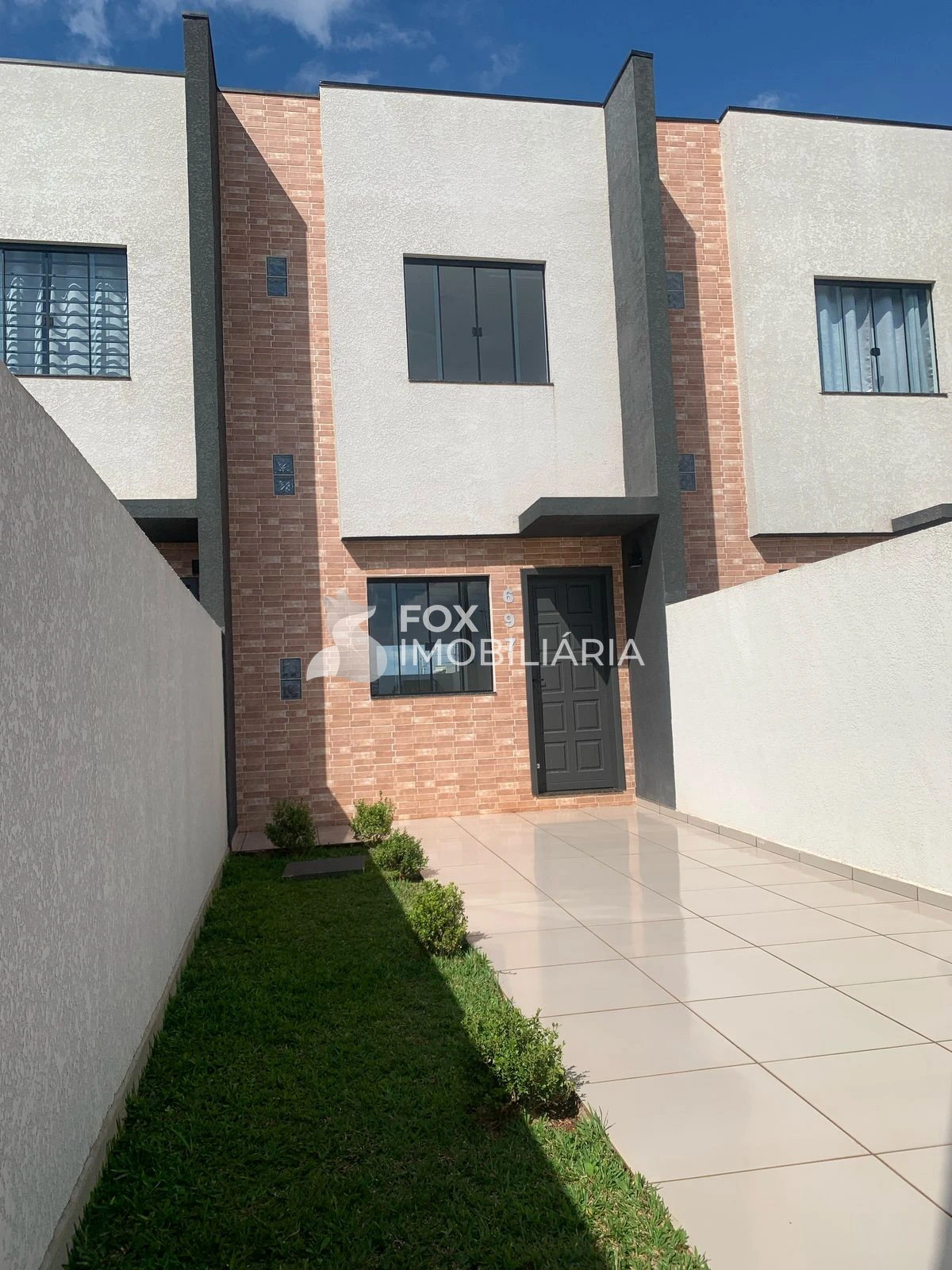 Sobrados à Venda No Parque Dos Pinheiros - Uvaranas