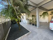 <strong>Casa ampla com dois pavimentos</strong>