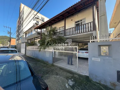 <strong>Casa ampla com dois pavimentos</strong>