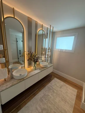 <strong>Skyline Tower</strong>