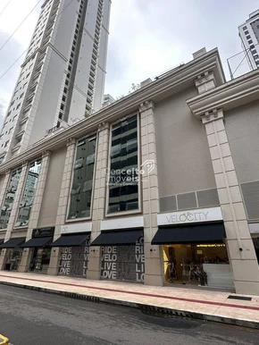 <strong>Sala comercial térreo no Centro de Balneário Camboriú</strong>