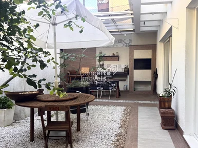 <strong>Casa de Alto Padrão com 5 Quartos - Praia dos Amores</strong>
