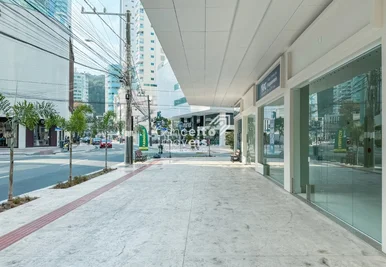 <strong>Loja comercial no edifício Skyline - Pioneiros</strong>