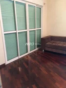 <strong>Casa comercial no centro com estacionamento próprio.</strong>