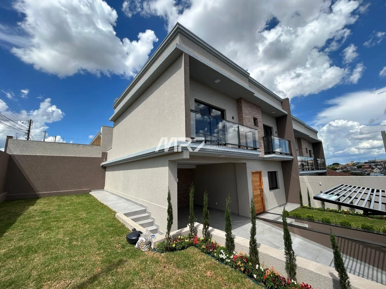 Sobrado De Esquina No Jardim Carvalho - 3 Suites