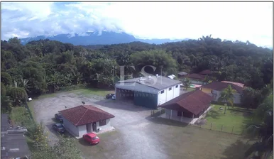 <strong>Galpão</strong>&nbsp;<small>(3 dormit&oacute;rios sendo 1 su&iacute;te)</small>