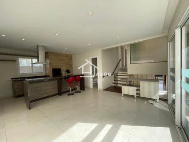 Casa à Venda No Condomínio La Defense