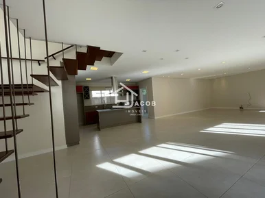 Casa à Venda No Condomínio La Defense