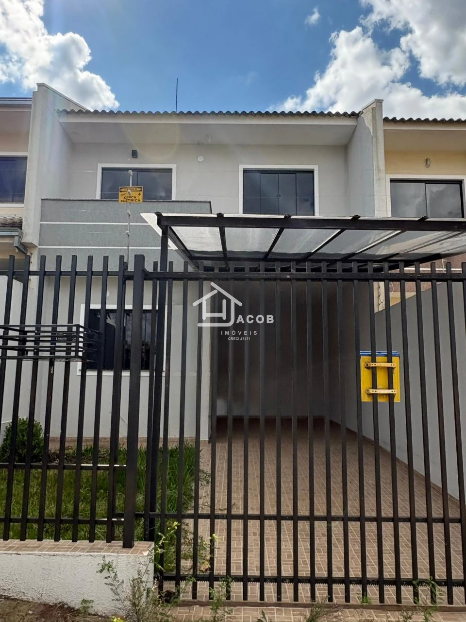 Sobrado Semimobiliado à Venda