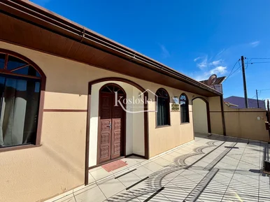 <strong>Casa Comercial</strong> ()