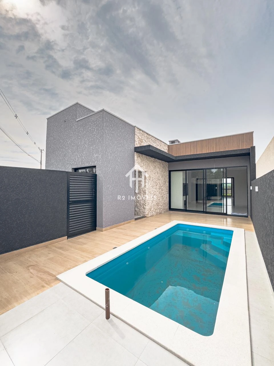Casa Em Condomínio Com Piscina