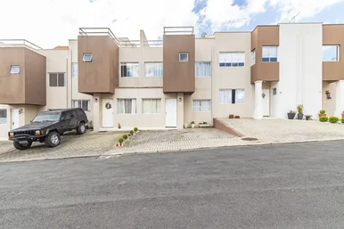 <strong>Sobrado Triplex</strong>&nbsp;<small>(3 dormit&oacute;rios sendo 1 su&iacute;te)</small>