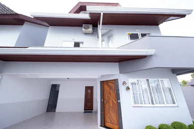 <strong>Conceito Imóveis Vende Sobrado Triplex no Bacacheri.</strong>