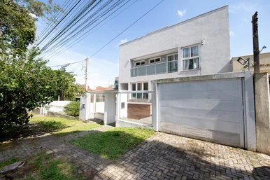<strong>Conceito Imóveis Vende Ampla Casa no Alto da XV.</strong>